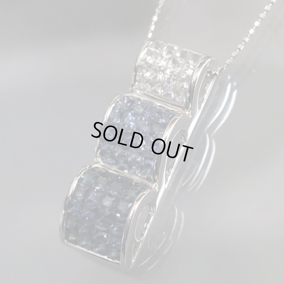 画像2: K18WGグラデーションサファイアペンダント S4.40 7.6g 40cm 鑑別書付き (2)