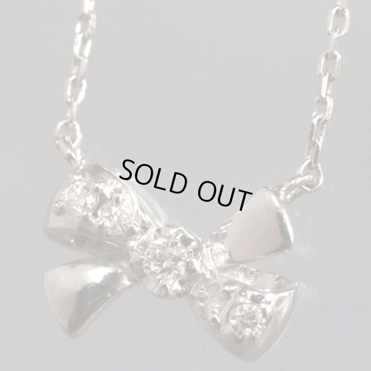 画像1: ヴァンドーム青山 K18WGダイヤモンドネックレス リボンモチーフ 1.5g (1)