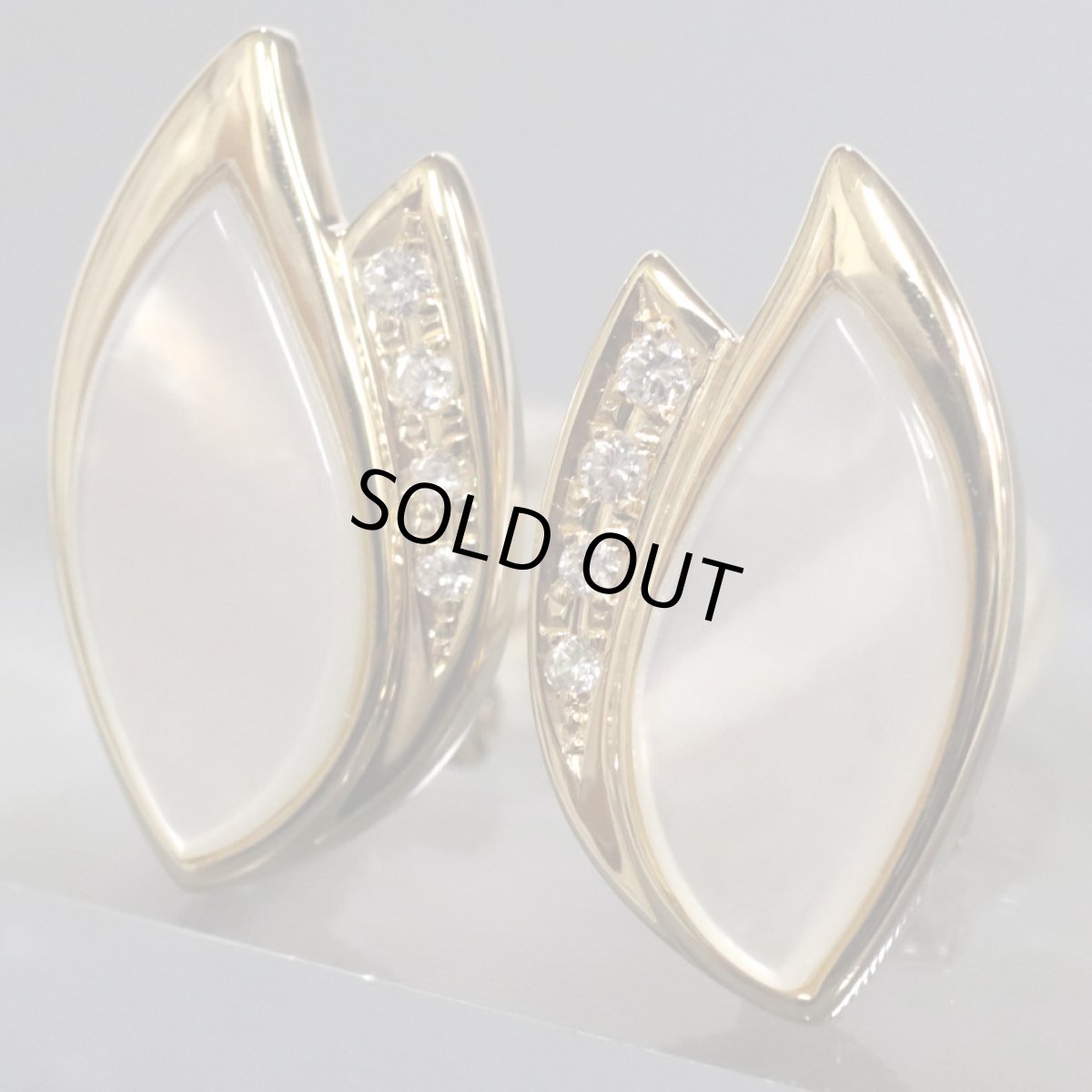 画像2: タサキ K18シェルダイヤモンドイヤリング D0.05×2 7.7g (2)