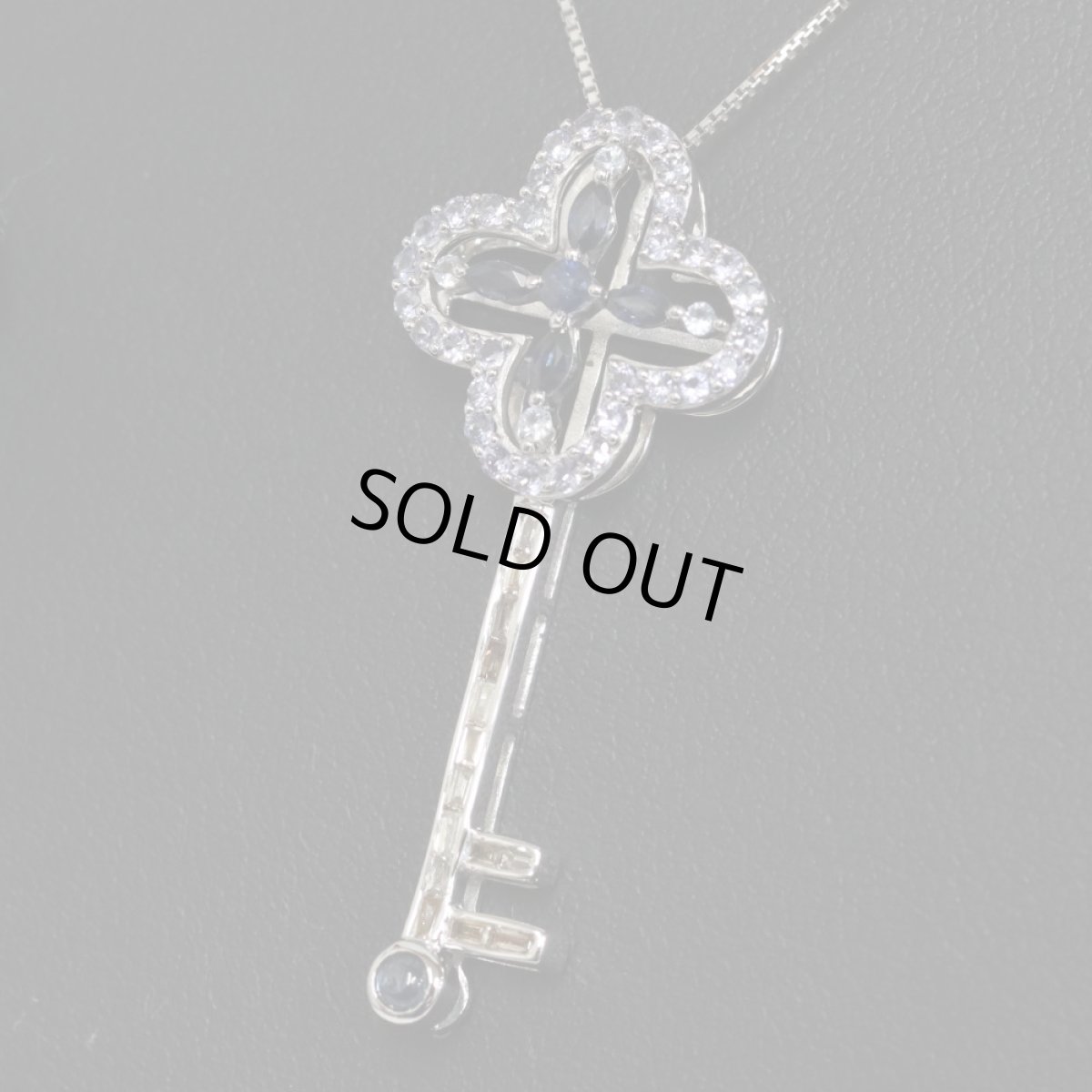 画像7: K18WGサファイアダイヤモンドペンダント 鍵モチーフ S0.62 D0.14 4.7g (7)