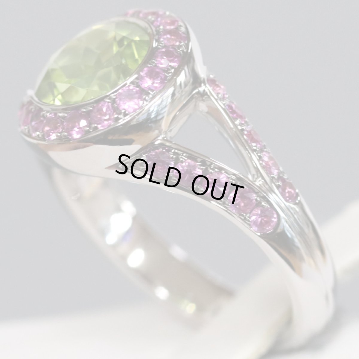 画像2: クイーンジュエリー 750ペリドットピンクサファイアリング Pe2.42 PS0.98 8.3g #13 (2)