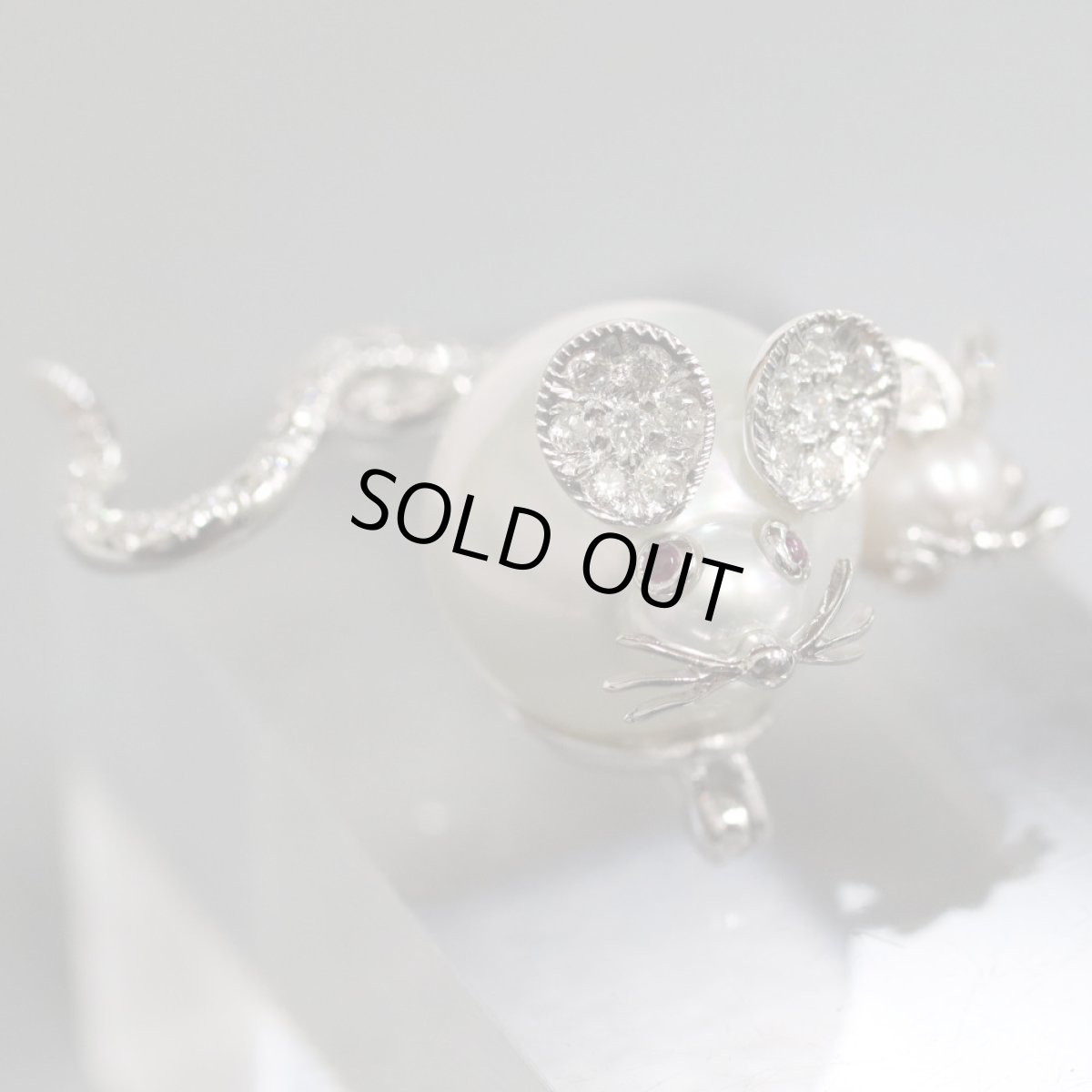 画像2: K18WGパールダイヤモンドルビーブローチ ネズミモチーフ 7.1g (2)