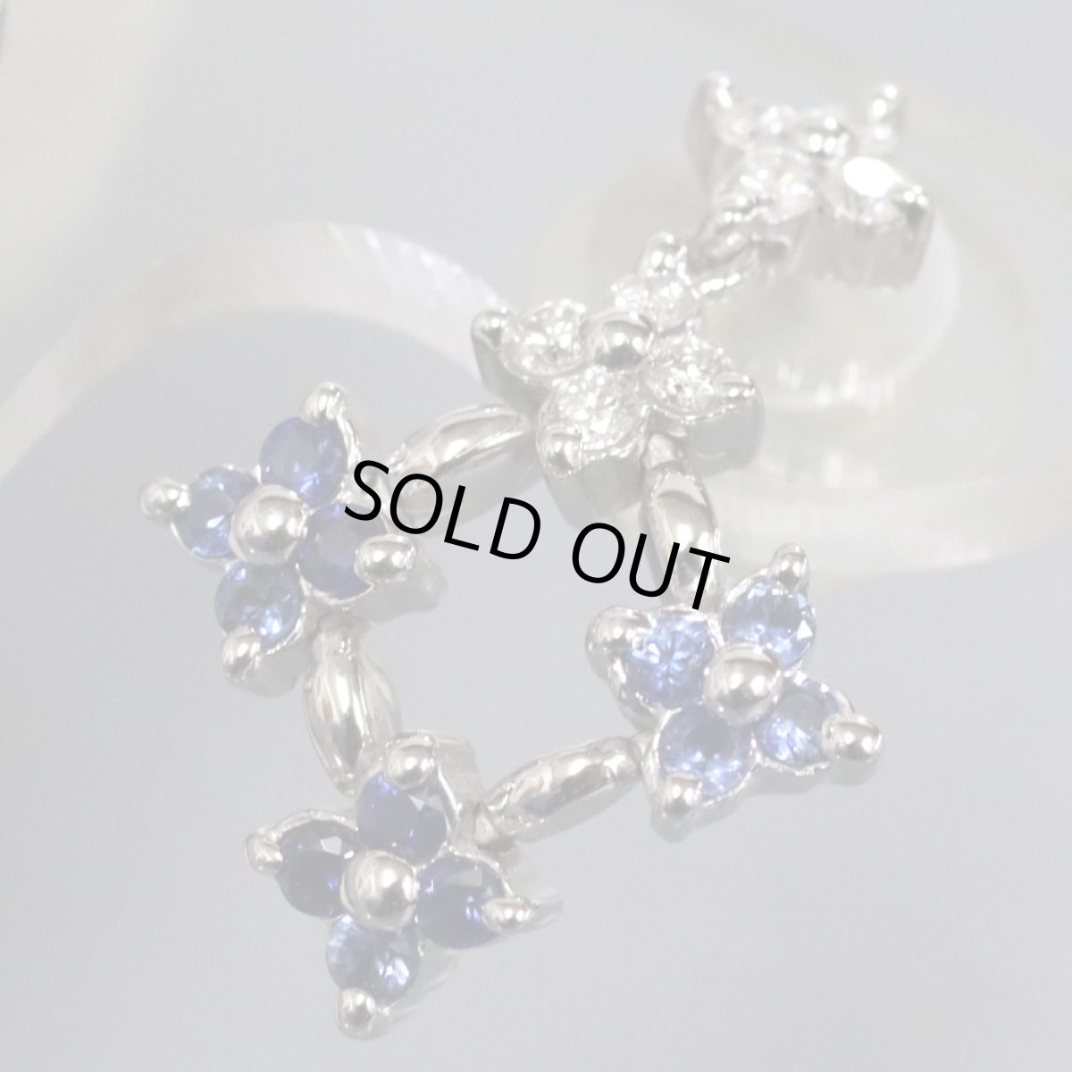 画像4: K18WGサファイアダイヤモンドピアス フラワーモチーフ 3.0g (4)