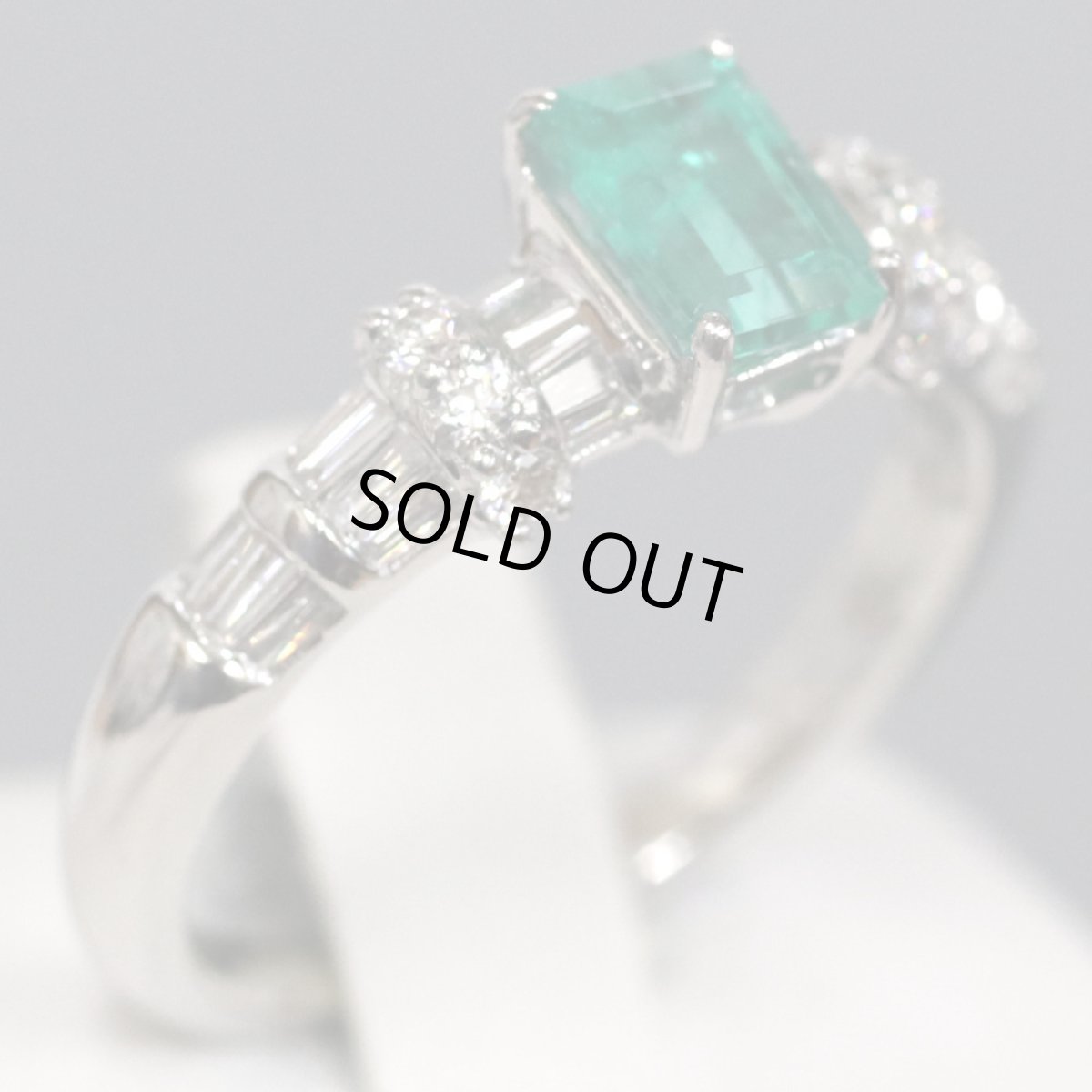 画像1: Pt900エメラルドダイヤモンドリング E0.50 D0.32 4.2g #12 (1)