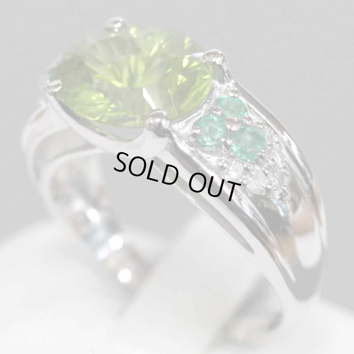 画像2: K18WGペリドットエメラルドダイヤモンドリング Pe2.00 E0.18 D0.10 4.7g #11 (2)