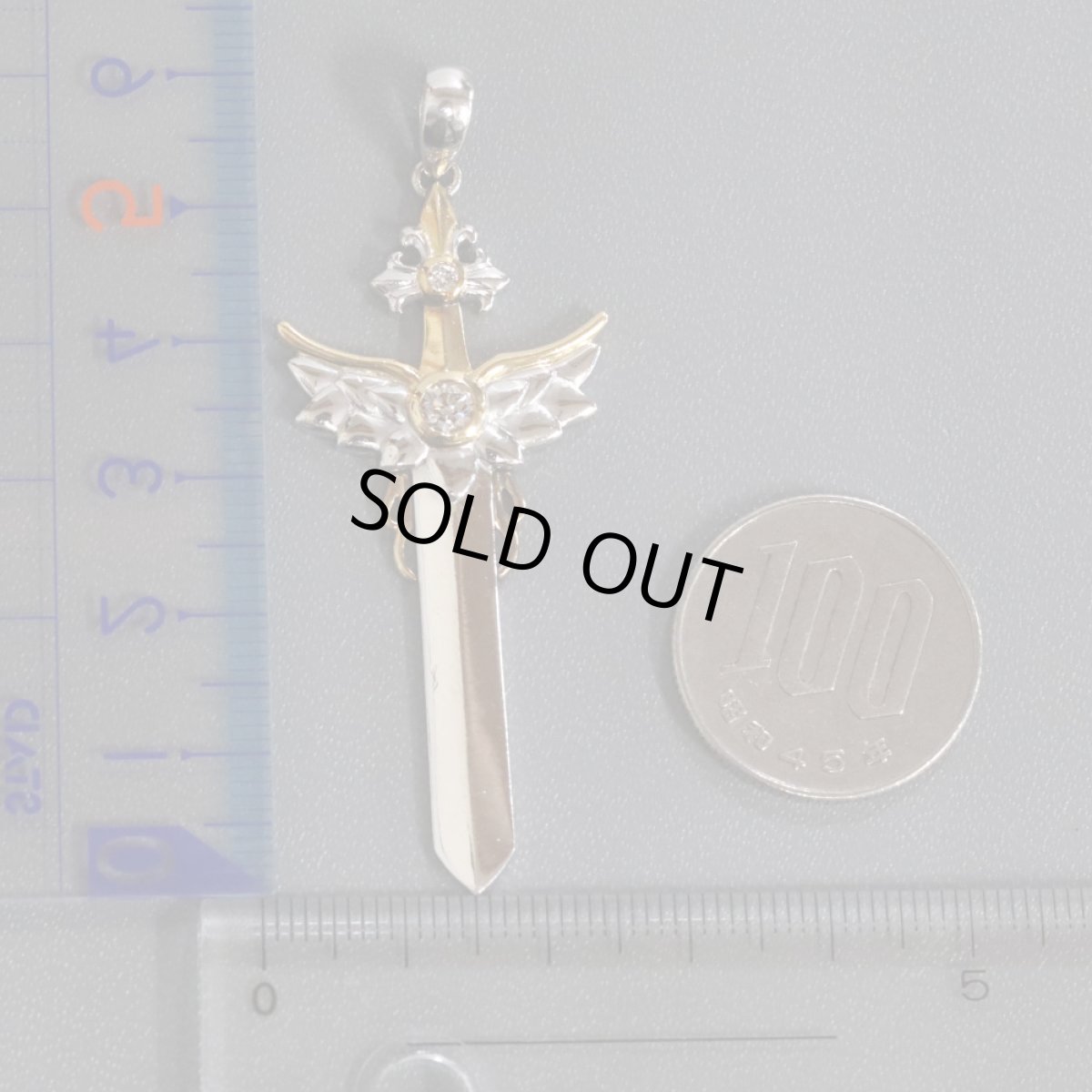 画像9: K18WG/K18ダイヤモンドペンダントトップ ソードモチーフ D0.304 D0.05 12.2g (9)