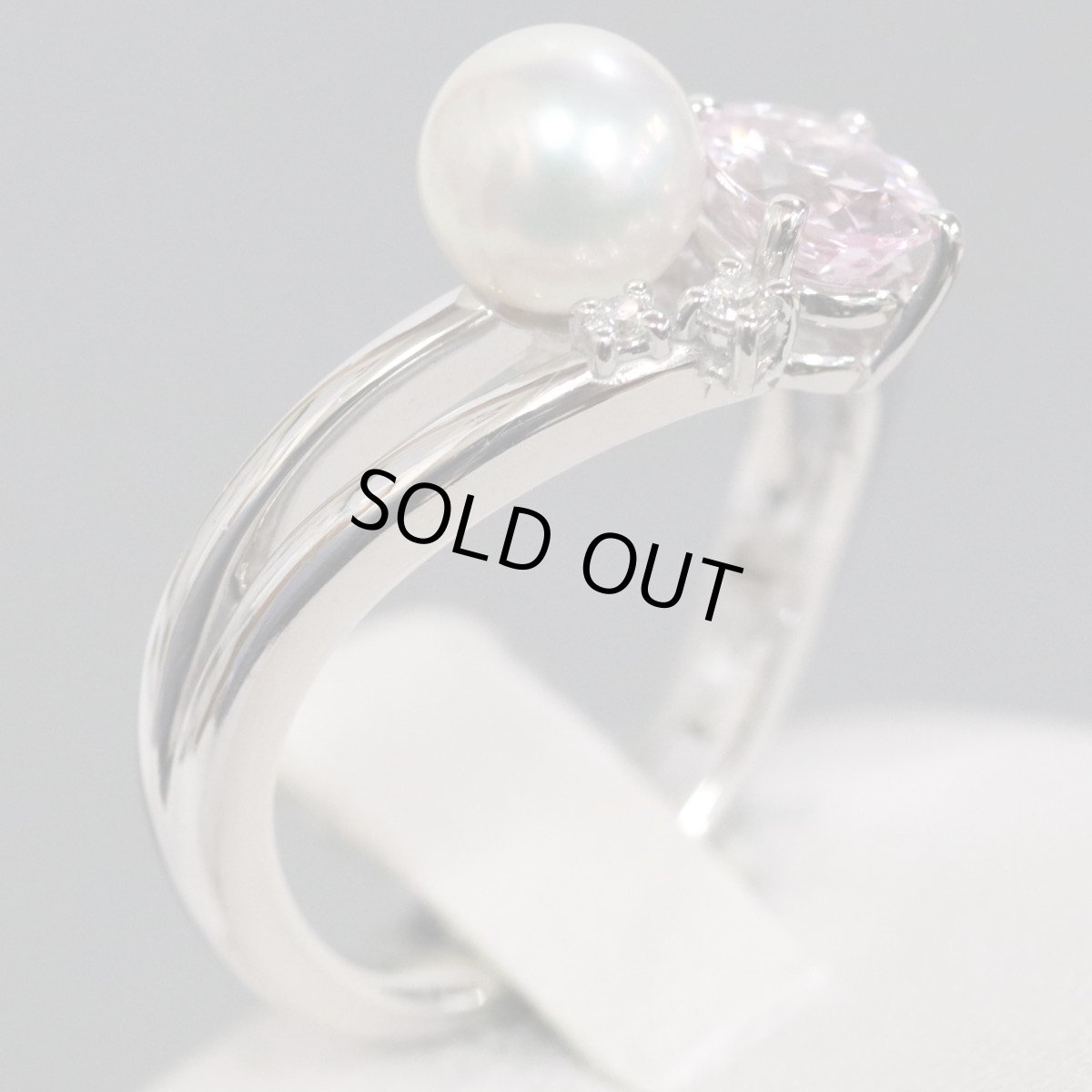 画像2: タサキ K18WGパールダイヤモンドリング 0.70 D0.04 5.8g #12 (2)