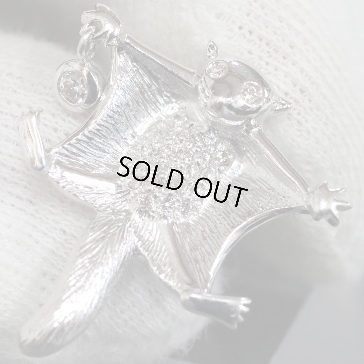 画像2: K18WGダイヤモンドピンブローチ モモンガモチーフ D0.20 4.8g (2)