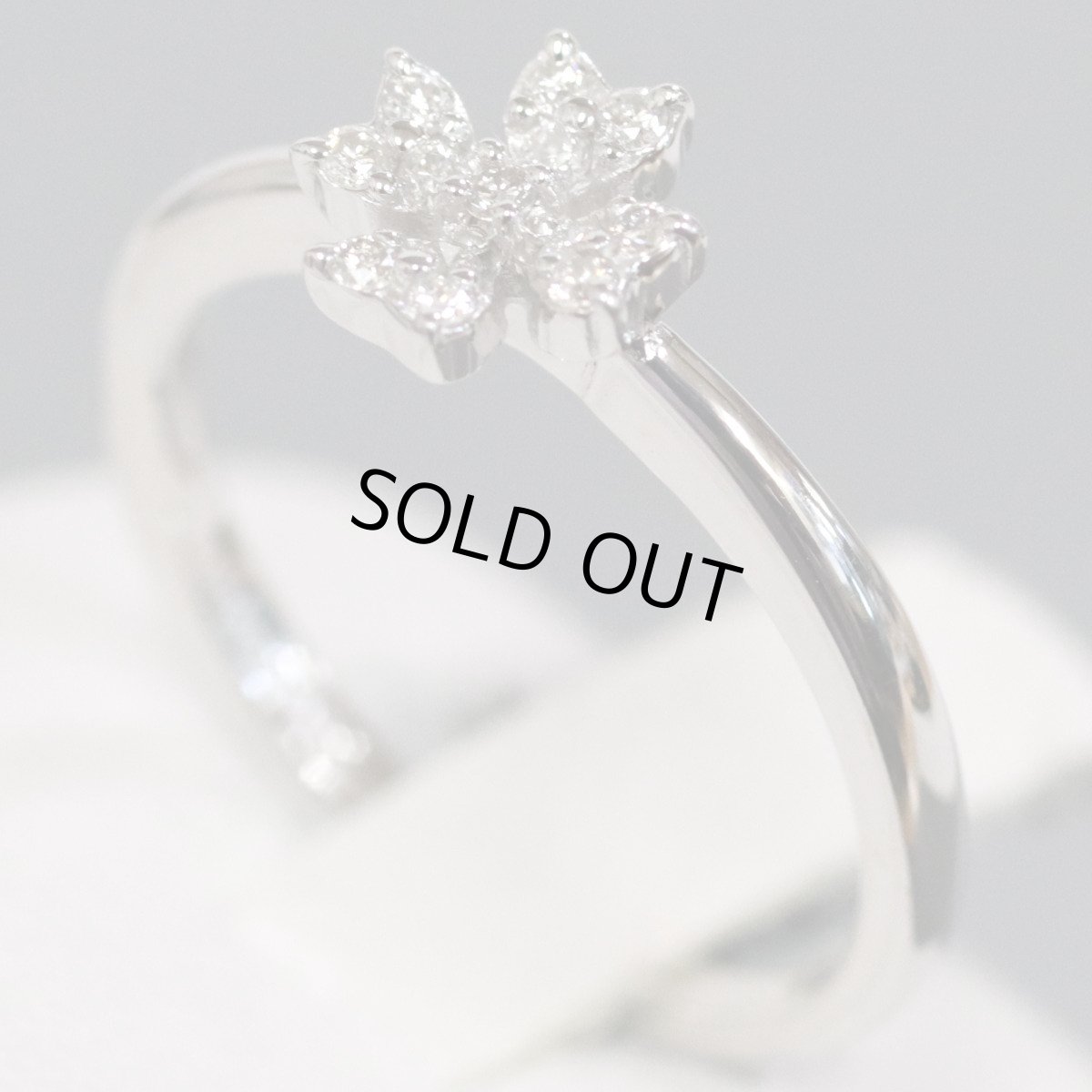 画像2: ヴァンドーム K18WGダイヤモンドリング 2.1g クローバーモチーフ (2)