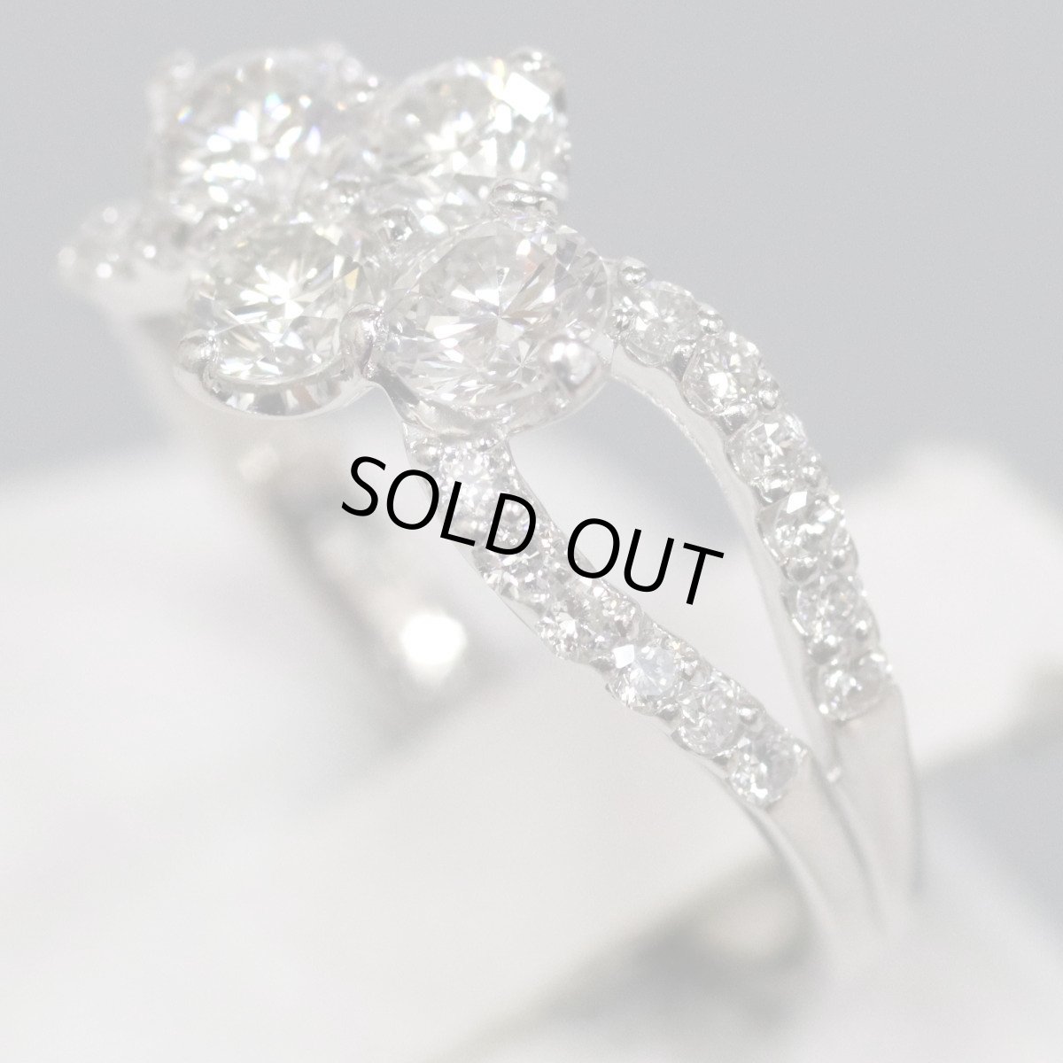 画像2: Pt900ダイヤモンドリング D0.89 D0.26 4.0g #9.5 (2)