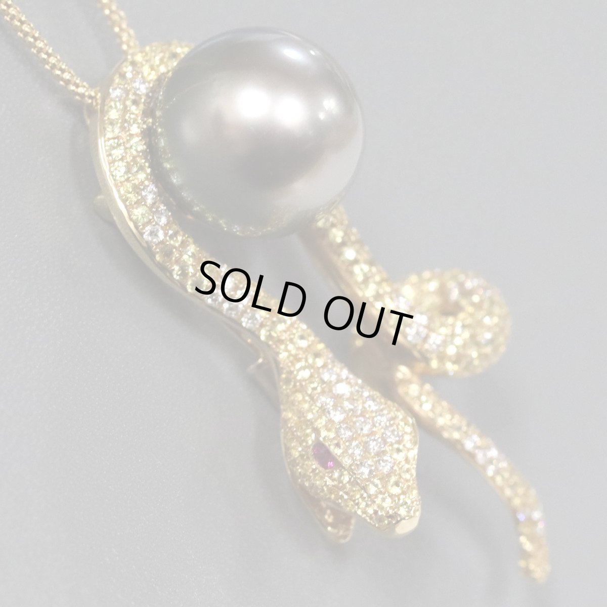 画像2: K18マルチカラーストーンダイヤモンドパールペンダント S3.20 D1.00 R0.10 20.2g 蛇モチーフ (2)