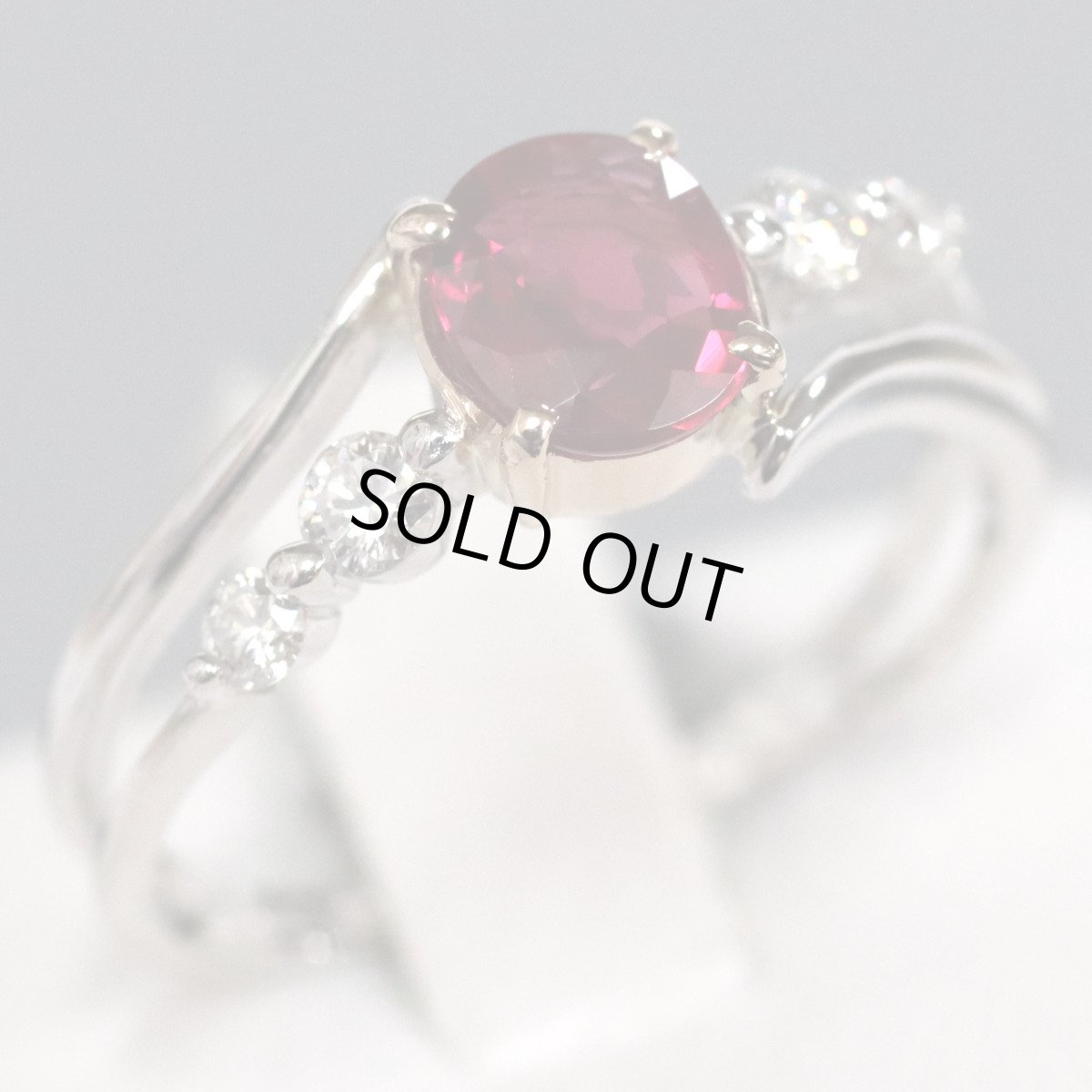 画像1: K18/K18WG非加熱ピジョンブラッドルビーダイヤモンドリング R0.76 D0.18 2.3g #10.5 AIGS鑑別書 (1)