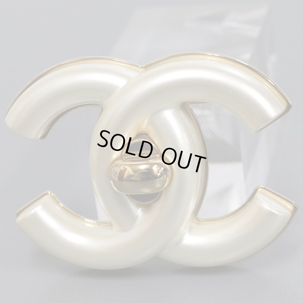 画像1: シャネル ココマーク フェイクシェル ターンロック ブローチ B24A 箱 (1)