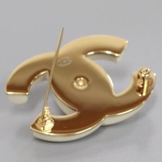 画像5: シャネル ココマーク フェイクシェル ターンロック ブローチ B24A 箱 (5)