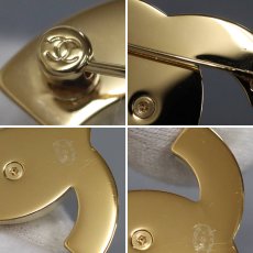 画像8: シャネル ココマーク フェイクシェル ターンロック ブローチ B24A 箱 (8)