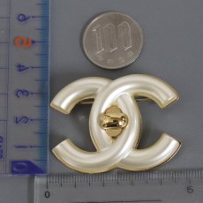 画像9: シャネル ココマーク フェイクシェル ターンロック ブローチ B24A 箱 (9)