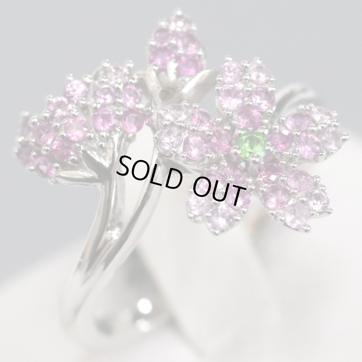 画像1: K18WGサファイアデマントイドガーネットリング フラワーモチーフ S0.53 DG0.02 4.5g #12 ホワイトゴールド (1)