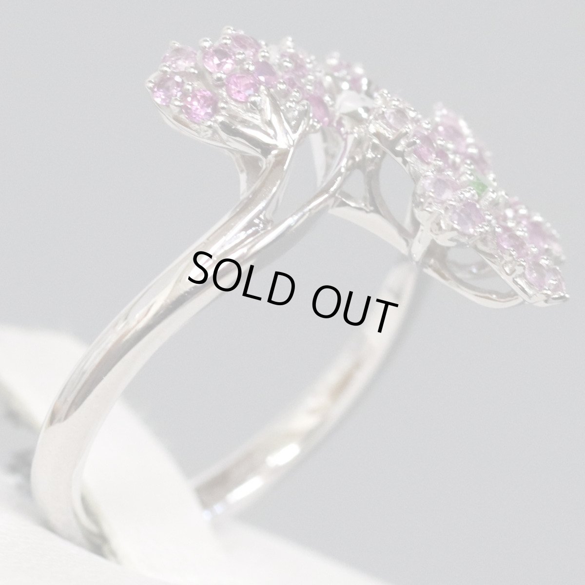 画像4: K18WGサファイアデマントイドガーネットリング フラワーモチーフ S0.53 DG0.02 4.5g #12 ホワイトゴールド (4)