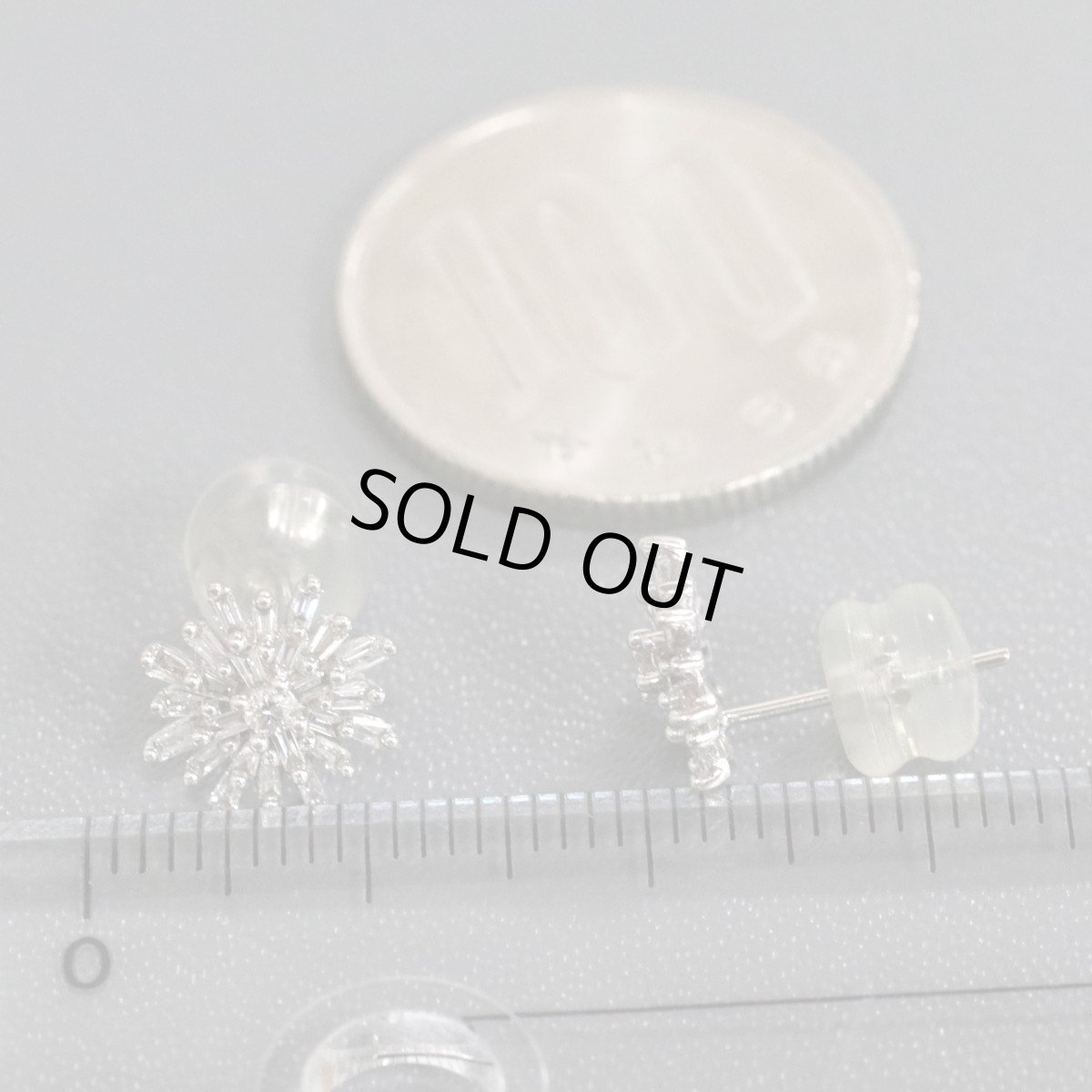 画像8: K18WGダイヤモンドピアス D0.15×2 1.3g(キャッチ抜き) (8)