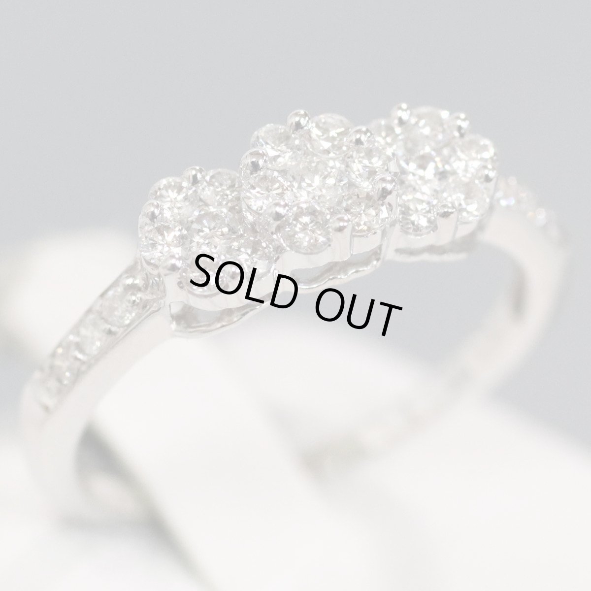 画像1: K18WGダイヤモンドリング フラワーモチーフ D0.50 2.3g #12 (1)