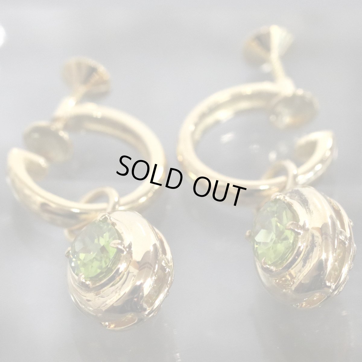 画像2: ミキモト K18ペリドットイヤリング Pe0.80×2 10.2g (2)