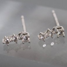 画像1: タサキ 750ダイヤモンドピアス D0.05×2 キャッチ込み0.7g (1)