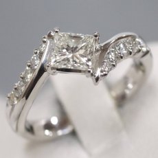 画像1: Pt900ダイヤモンドリング D0.596 D0.28 5.6g #11 (1)