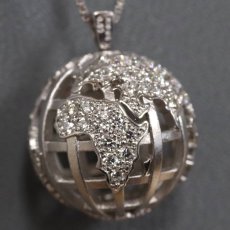画像2: K18WGダイヤモンドネックレス 地球儀モチーフ D0.55 8.2g AJ付50cm (2)