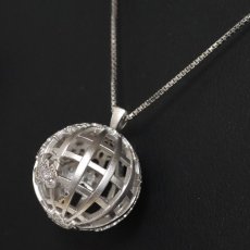 画像7: K18WGダイヤモンドネックレス 地球儀モチーフ D0.55 8.2g AJ付50cm (7)