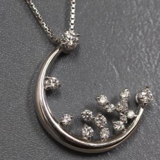 画像1: 星の砂 Pt850/900ダイヤモンドネックレス 三日月モチーフ D0.59 8.9g 40cm 内外箱 (1)