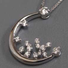 画像2: 星の砂 Pt850/900ダイヤモンドネックレス 三日月モチーフ D0.59 8.9g 40cm 内外箱 (2)