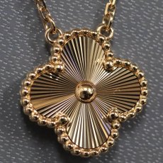 画像2: ヴァンクリーフ&アーペル ヴィンテージアルハンブラネックレス ギヨシェ 750YG 6.5g(VCARP4KL00)内外箱 保証書 (2)