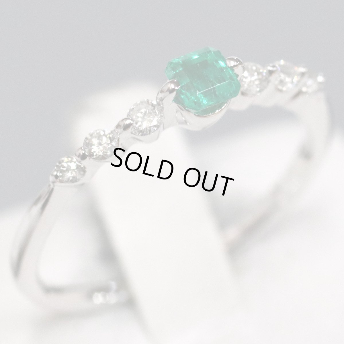 画像1: K18WGエメラルドダイヤモンドリング E0.21 D0.15 1.7g #13 (1)