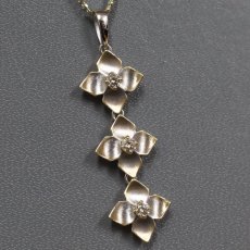 画像1: K18YG/WGダイヤモンドペンダント フラワーモチーフ 2連チェーン D0.20 7.0g AJ付45cm (1)