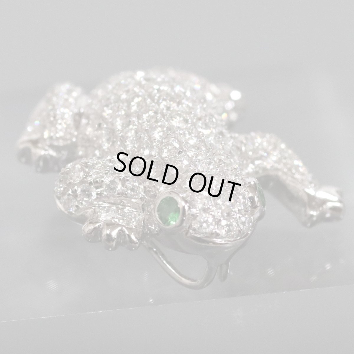 画像1: K18WGダイヤモンドグリーンガーネットペンダントトップ/ブローチ カエルモチーフ D0.88 G0.05 3.7g (1)