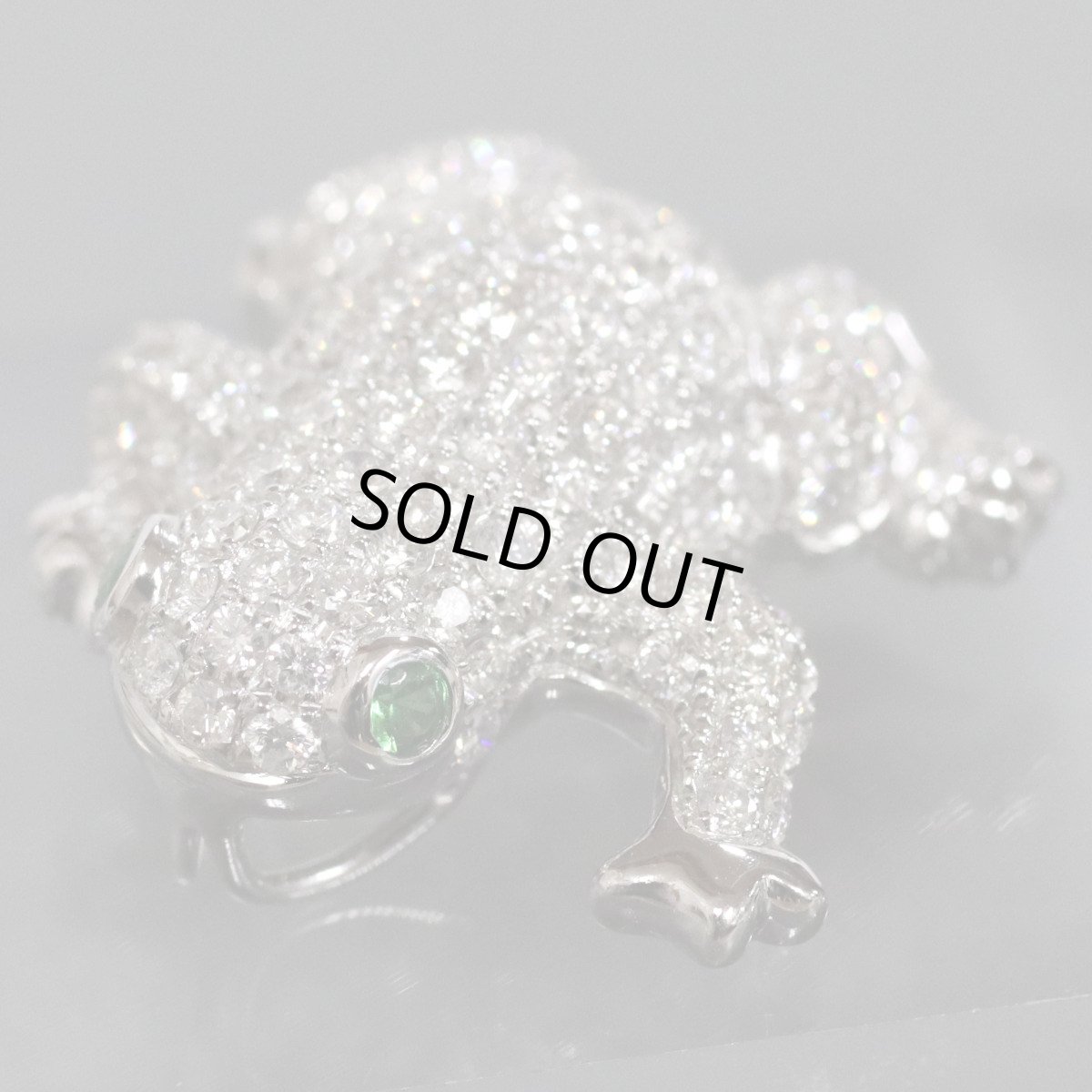 画像2: K18WGダイヤモンドグリーンガーネットペンダントトップ/ブローチ カエルモチーフ D0.88 G0.05 3.7g (2)