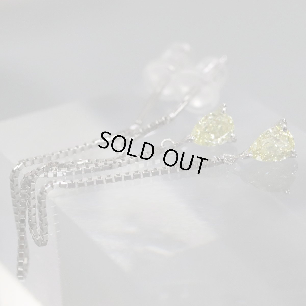 画像1: Pt900/950イエローダイヤモンドピアス D0.223 D0.213 キャッチ込み1.2g ソーティング×2 鑑定書 (1)