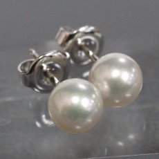画像1: ミキモト K18WGパールピアス パール6.7mm 1.8g (1)