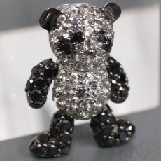 画像1: K18WGホワイトサファイアブラックダイヤモンドペンダントトップ パンダモチーフ WS0.60 BkD0.50 2.3g (1)