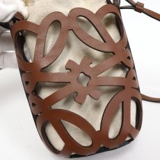 画像2: ロエベ アナグラム カットアウトポケット(C922Y62X07) (2)