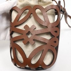 画像3: ロエベ アナグラム カットアウトポケット(C922Y62X07) (3)