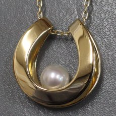 画像1: ミキモト K18パールペンダント 馬蹄モチーフ 7.3g 42cm (1)
