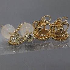 画像1: K18 ダイヤモンドピアス　D0.23 D0.26 2.5g 王冠モチーフ (1)