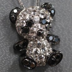 画像1: K18WG ホワイトサファイア ブラックダイヤモンド ペンダント パンダモチーフ WS0.60 BkD0.20 5.4g AJ付50cm (1)