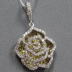 画像1: K18WG ダイヤモンド/イエローダイヤモンド ペンダントトップ バラモチーフ D0.42 YD0.65 4.2g (1)