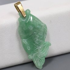 画像1: K18 ヒスイ ペンダントトップ 5.1g 鯉モチーフ (1)