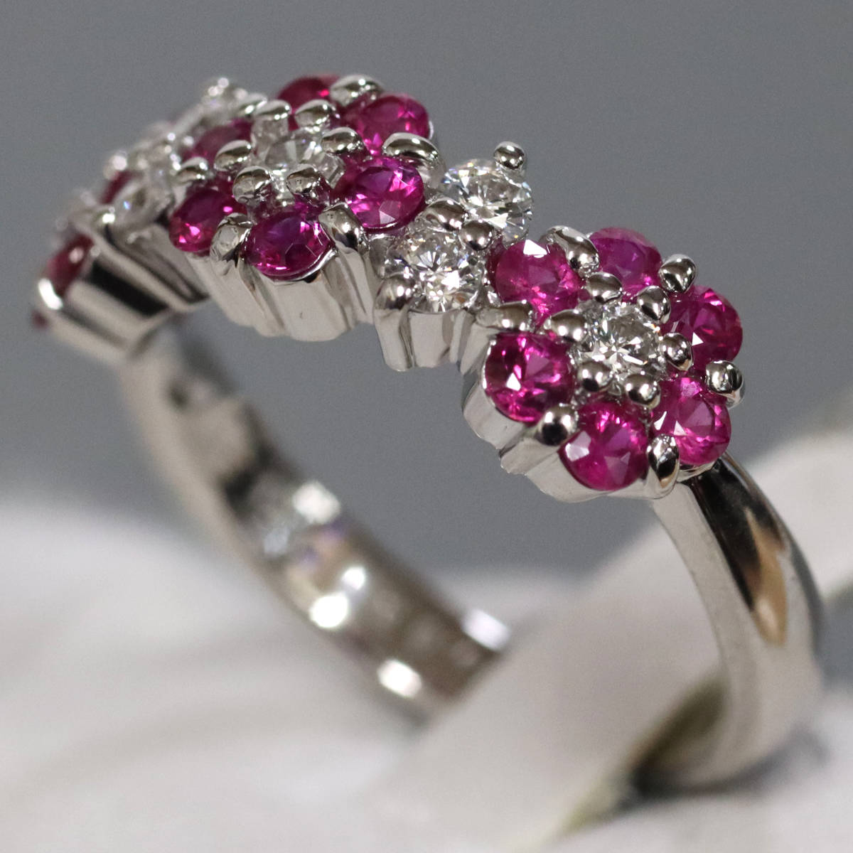 画像2: Pt900ルビーダイヤモンドリング フラワーモチーフ R0.83 D0.31 6.9g #12 (2)